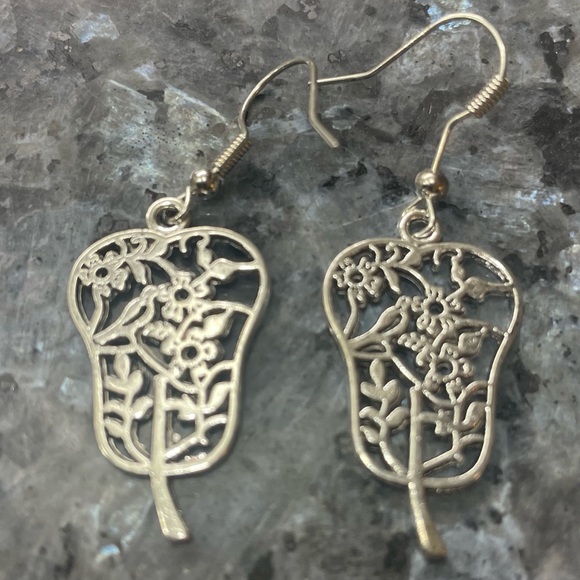 2/$25 or 3/$35 NWOT Silver Tulip and daisy cutout earrings - Picture 3 of 6